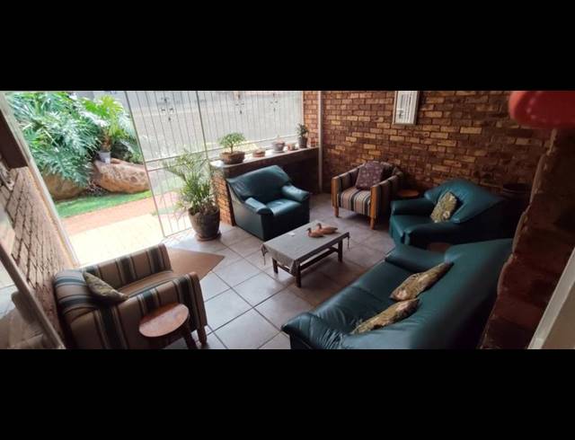 3 BEDROOM TOWNHOUSE FOR SALE IN CLARINA